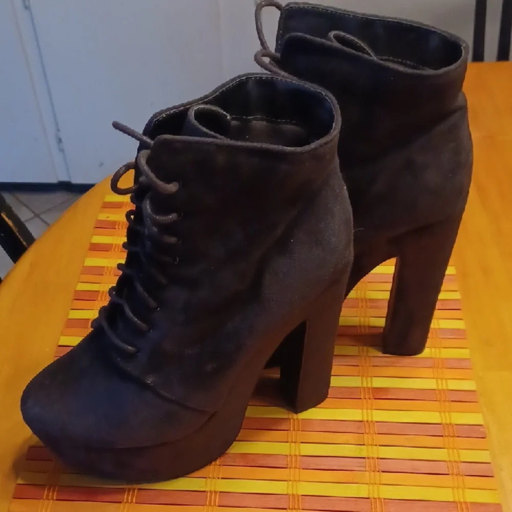 Speed Limit 98 Black Platform Lace-Up Ankle Boots Size 8